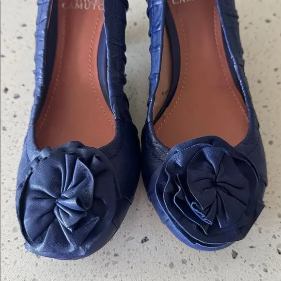 Vince Camuto Blueberry Leather Cone Heels Pumps Rosette Detail Women’s Size 7.5B - Picture 10 of 12